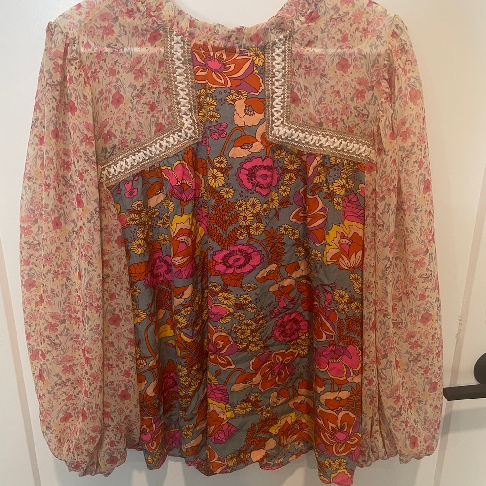 Floral Women's Top with Lace Detail